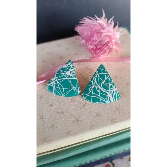 1980s Aqua and White Graffiti Triangular Earrings - Picture 6 of 10